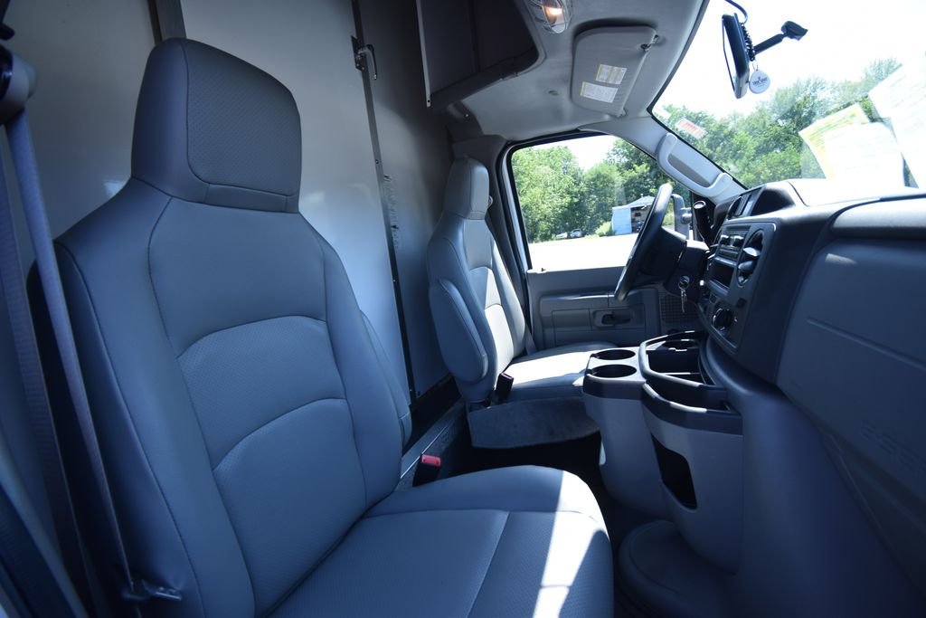 Used 2022 Oxford White Ford Base image 19