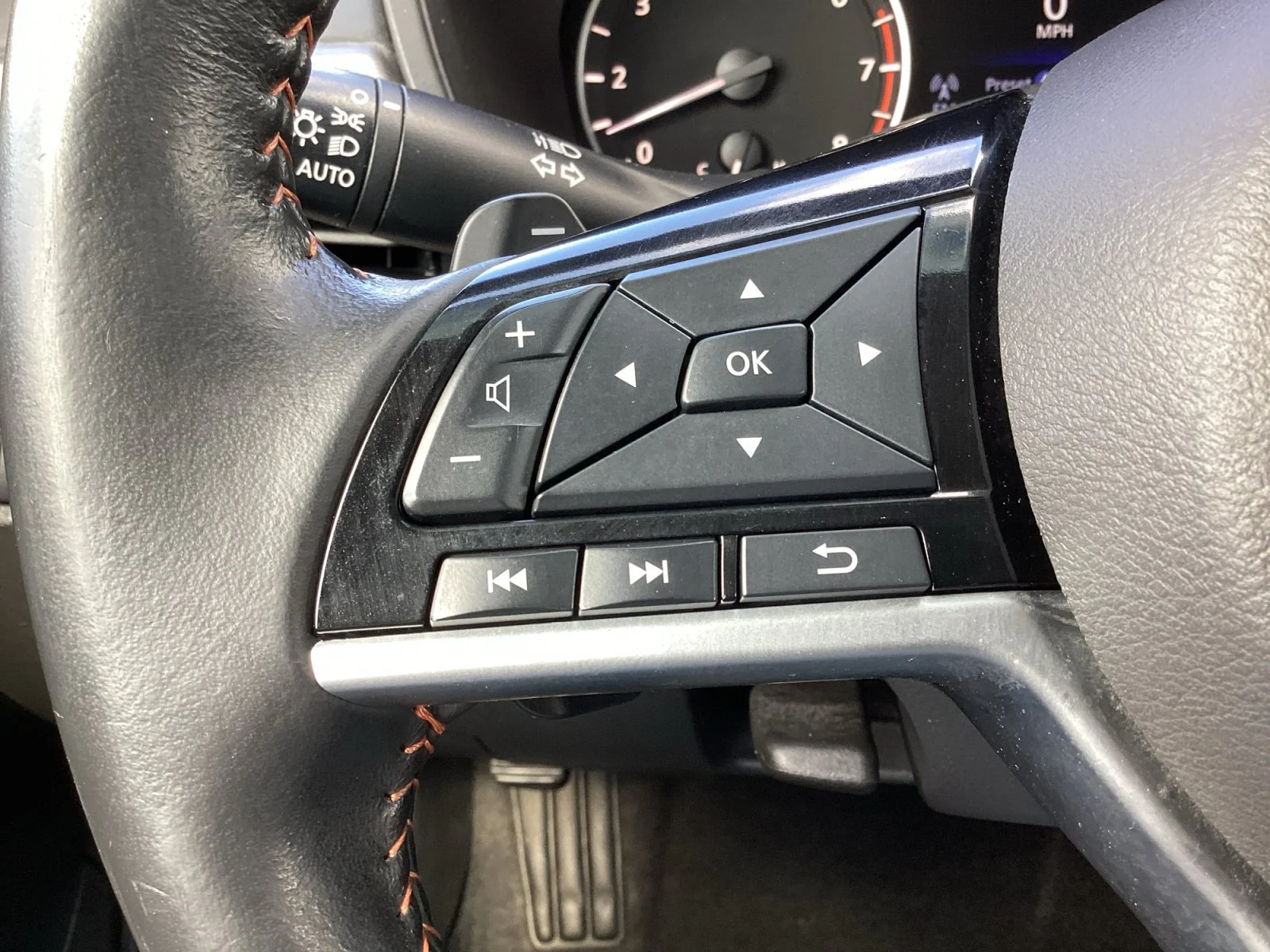 Certified Used 2023 Super Black Nissan 2.5 SR image 18