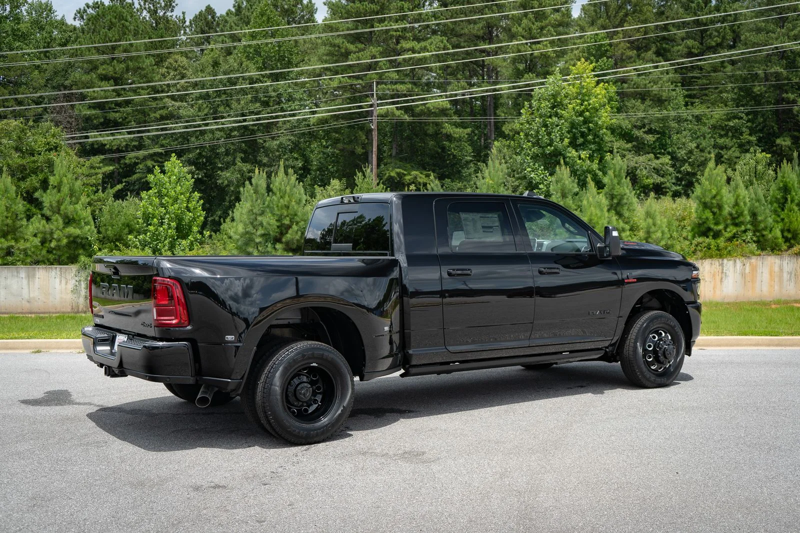 New 2026 Diamond Black Crystal Pearl-Coat Exterior Paint RAM Laramie image 19