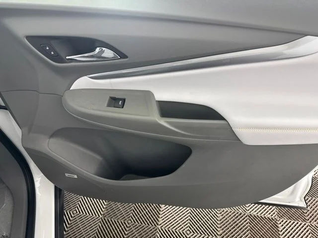 Used 2023 White Chevrolet Premier image 19