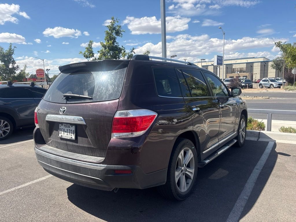 Used 2012  Toyota Limited image 3