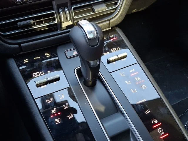 2025 Porsche Macan - Photo 15