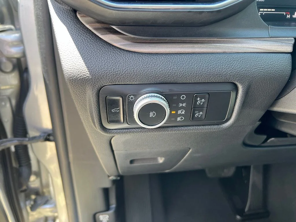 Used 2023 Silver Ford Limited image 11