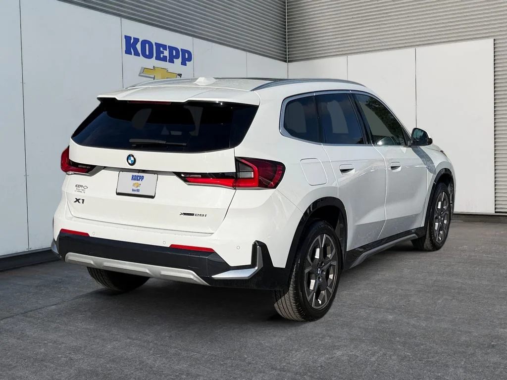 Used 2025 White BMW xDrive28i image 5