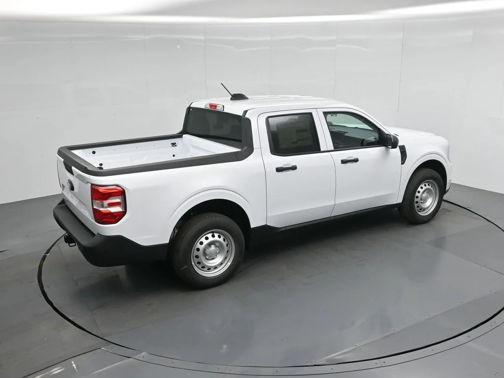 New 2026 Oxford White Ford XLT image 35