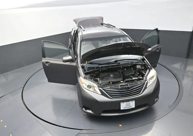 Used 2013 Gray Toyota LE image 30