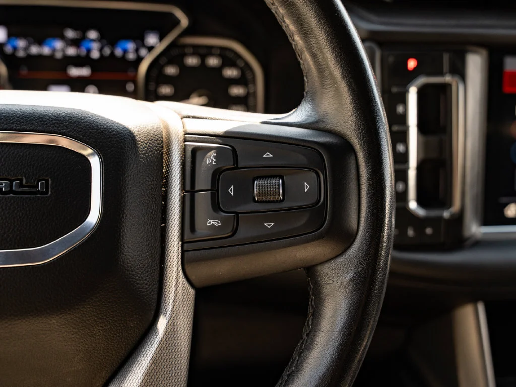 Used 2021 Onyx Black GMC Denali image 32