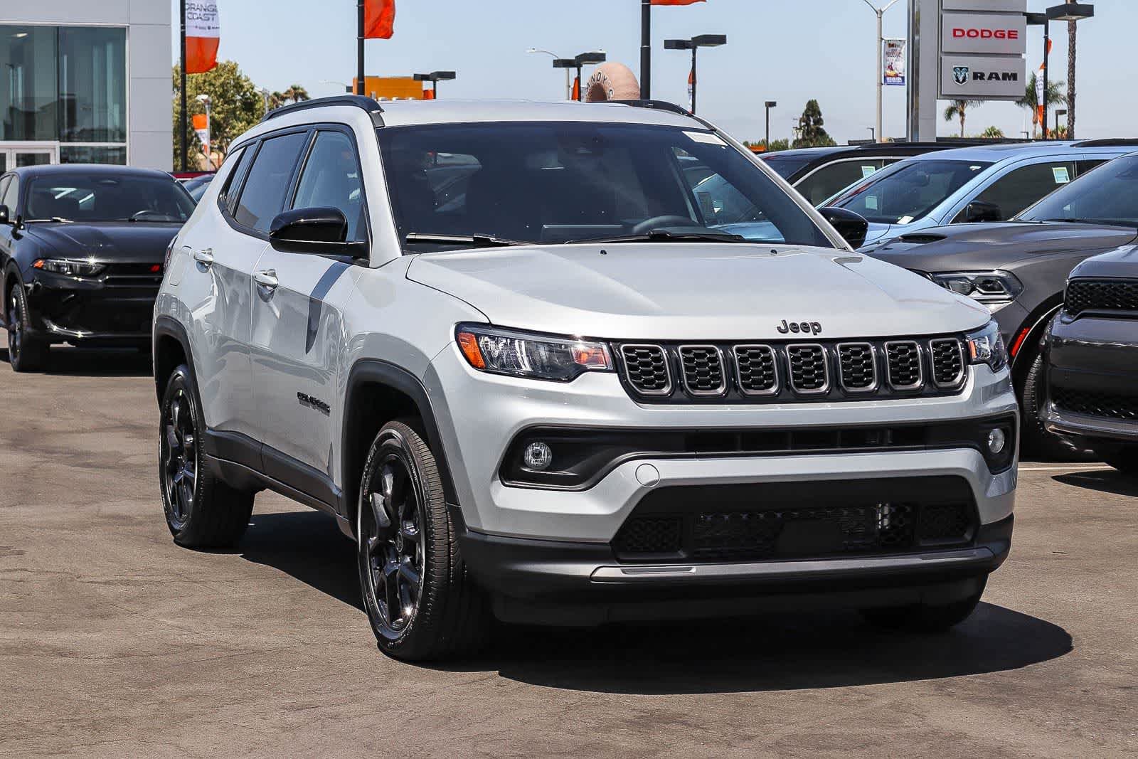 New 2026 Silver Zynith Metallic Clear-Coat Exterior Paint Jeep Latitude Altitude image 3