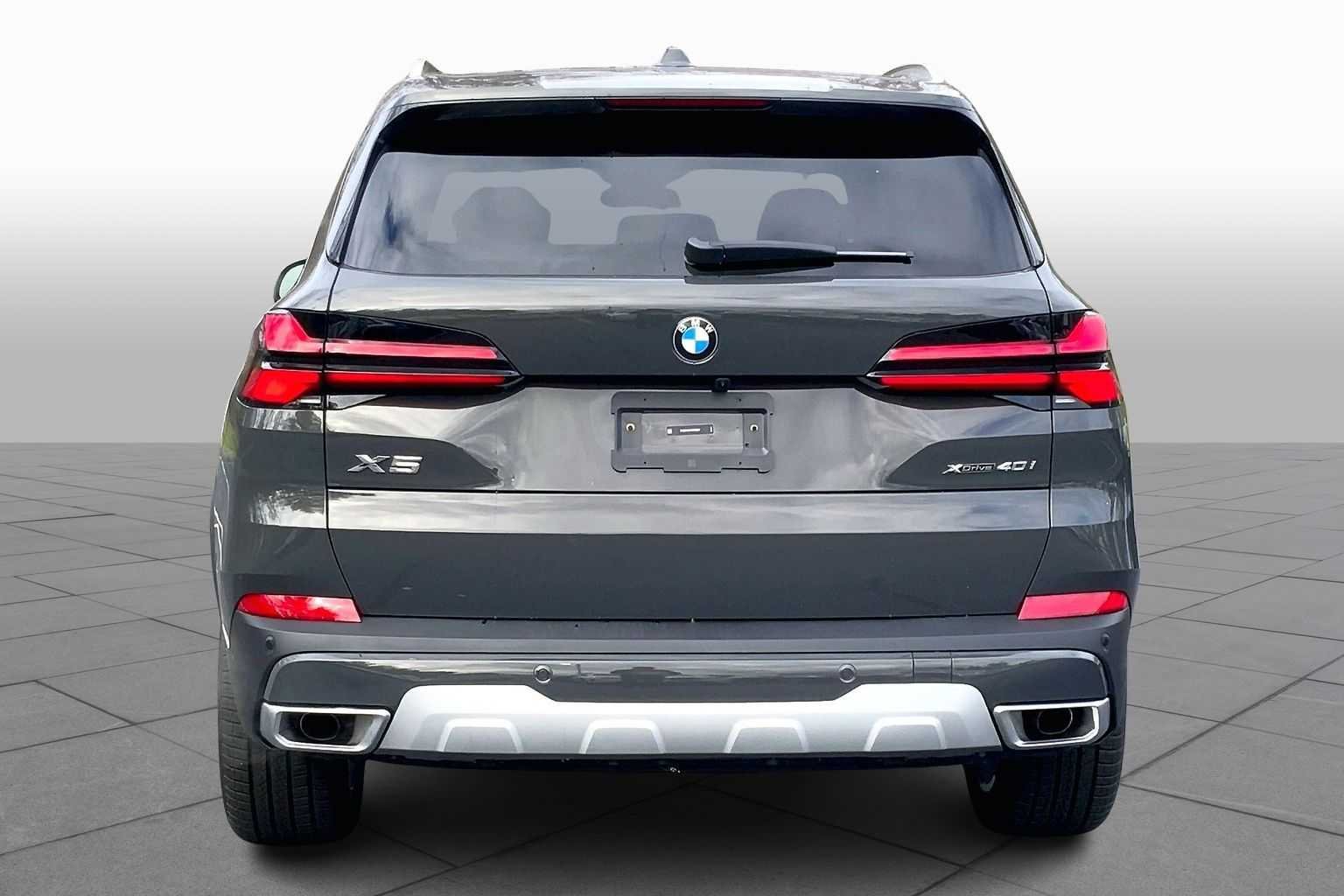 Used 2026 Dravit Grey Metallic BMW xDrive40i image 4