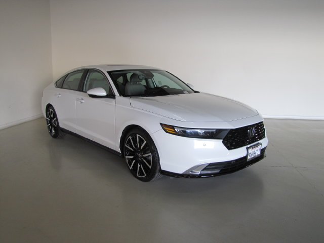 Certified Used 2025 Platinum White Pearl Honda Touring image 34