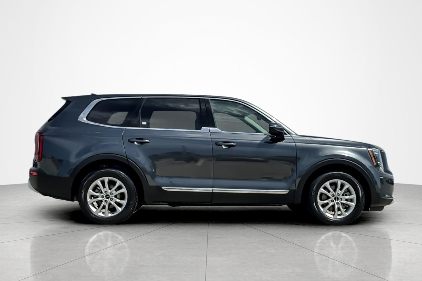 Used 2022 GRAY Kia LX image 6