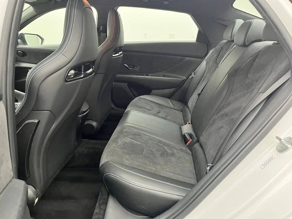 Used 2022 White Hyundai Base image 36