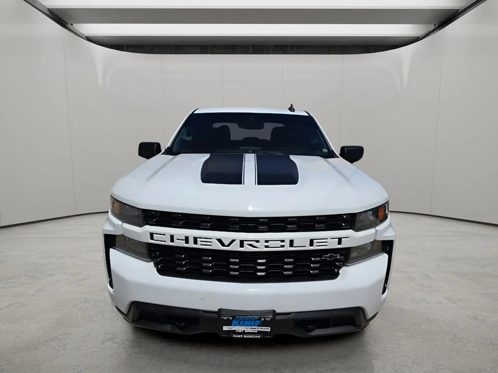 Used 2022 White Chevrolet Custom image 8