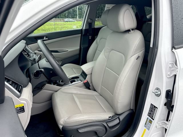 Used 2017 White Hyundai SE image 11