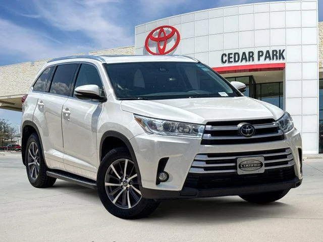 Certified Used 2018 BLIZZARD PEARL Toyota XLE image 1