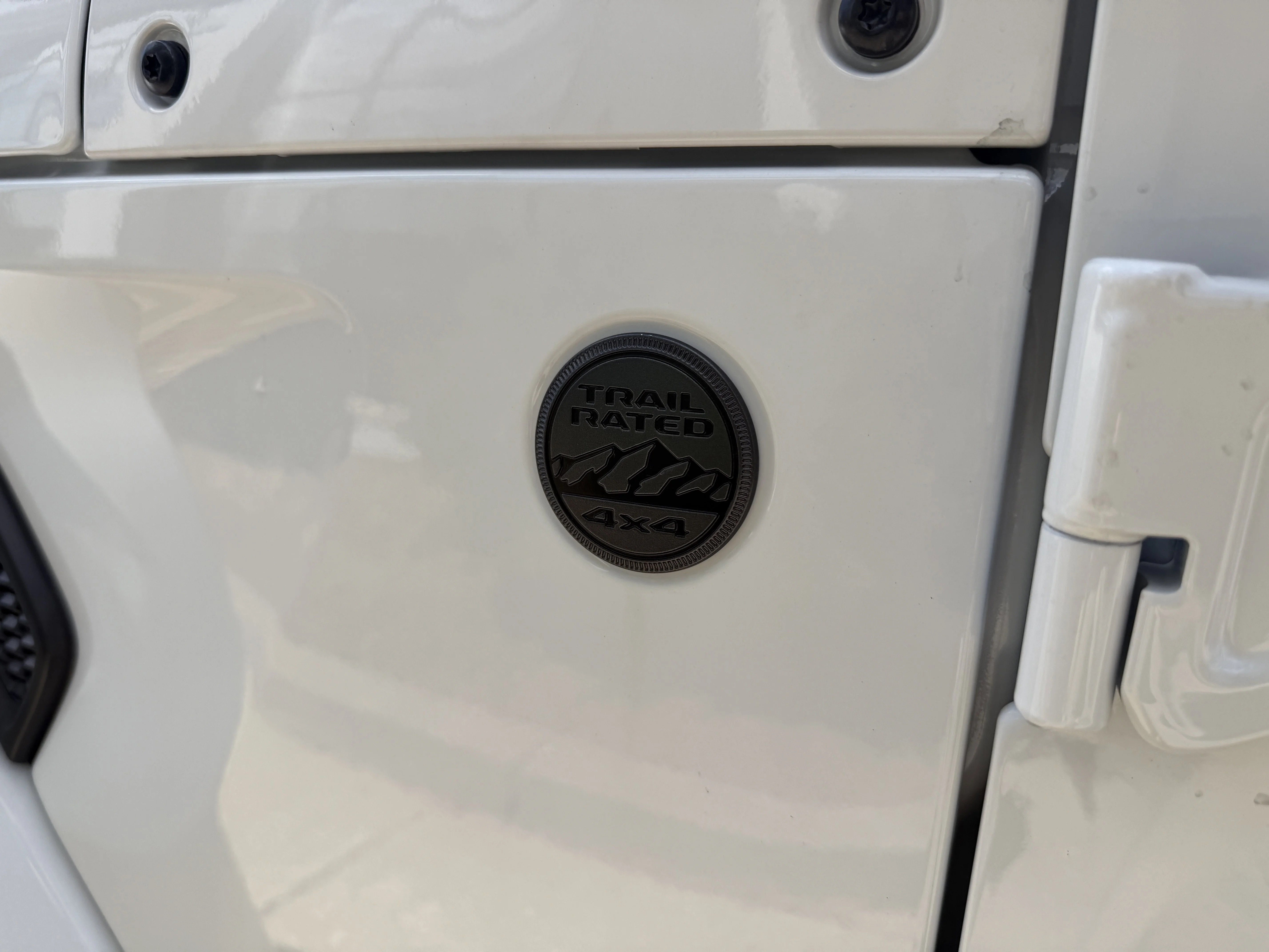 New 2026 Bright White Clear-Coat Exterior Paint Jeep Sahara image 17