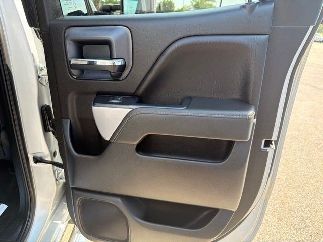 Used 2018 Silver Ice Metallic Chevrolet LT image 16
