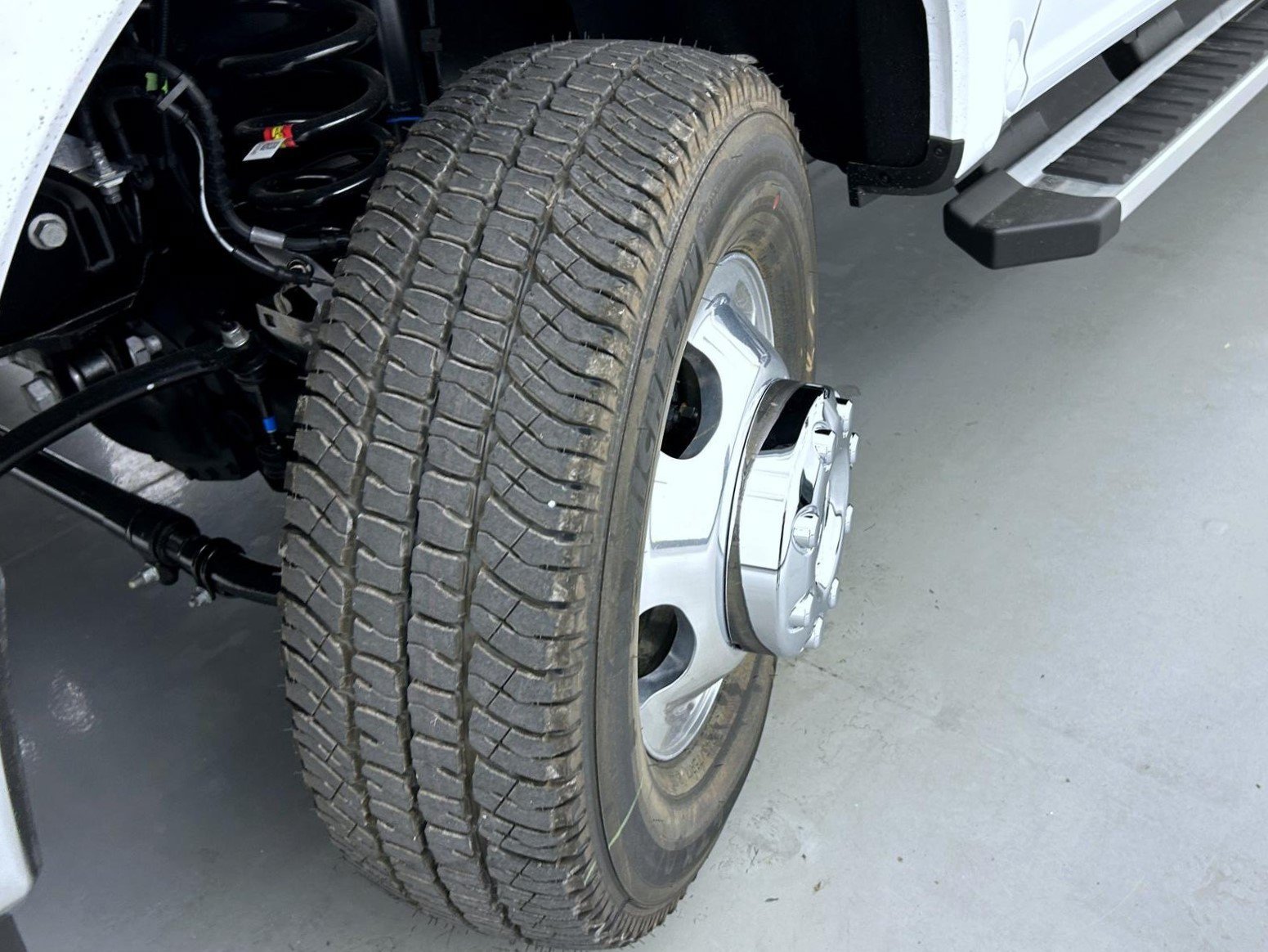 New 2027 Oxford White Ford XLT image 24