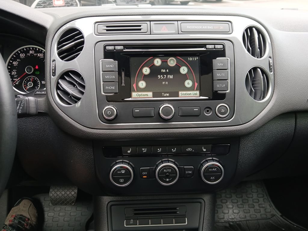 Used 2015 Gray Volkswagen SEL image 19