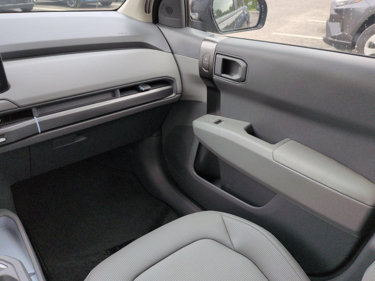 New 2027 Interstellar Gray Kia Wind image 18