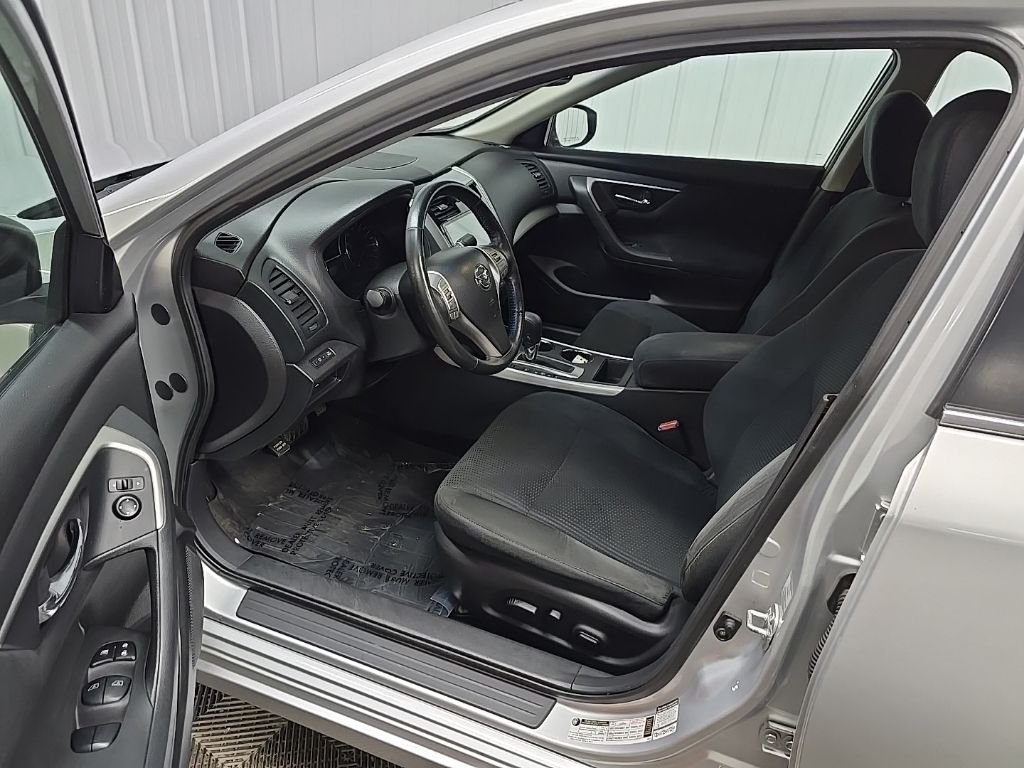 Used 2015 Silver Nissan 2.5 SV image 28