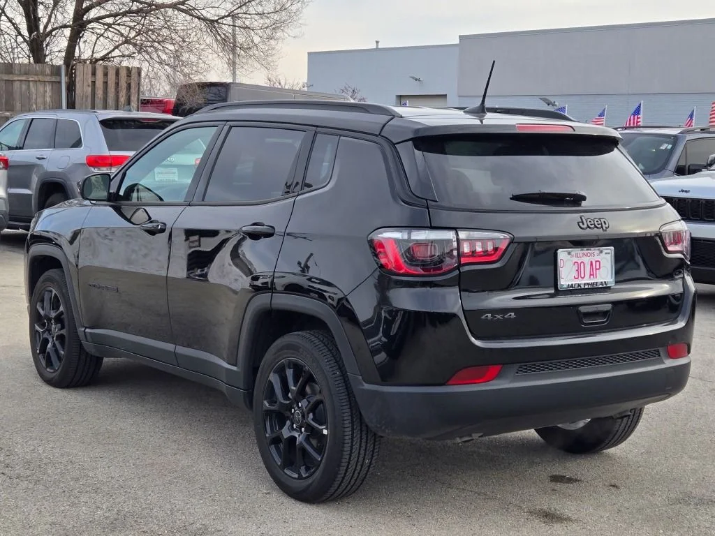 New 2026 Diamond Black Crystal Pearlcoat Jeep Latitude image 14