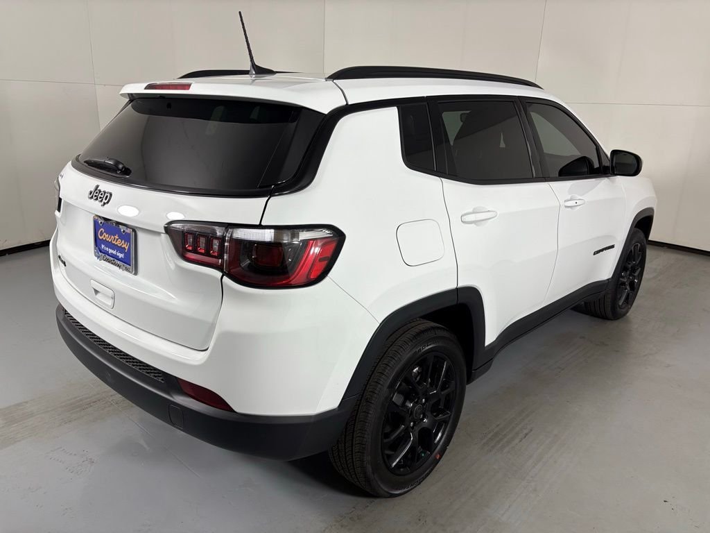 New 2026 Bright White Clear-Coat Exterior Paint Jeep Latitude image 9