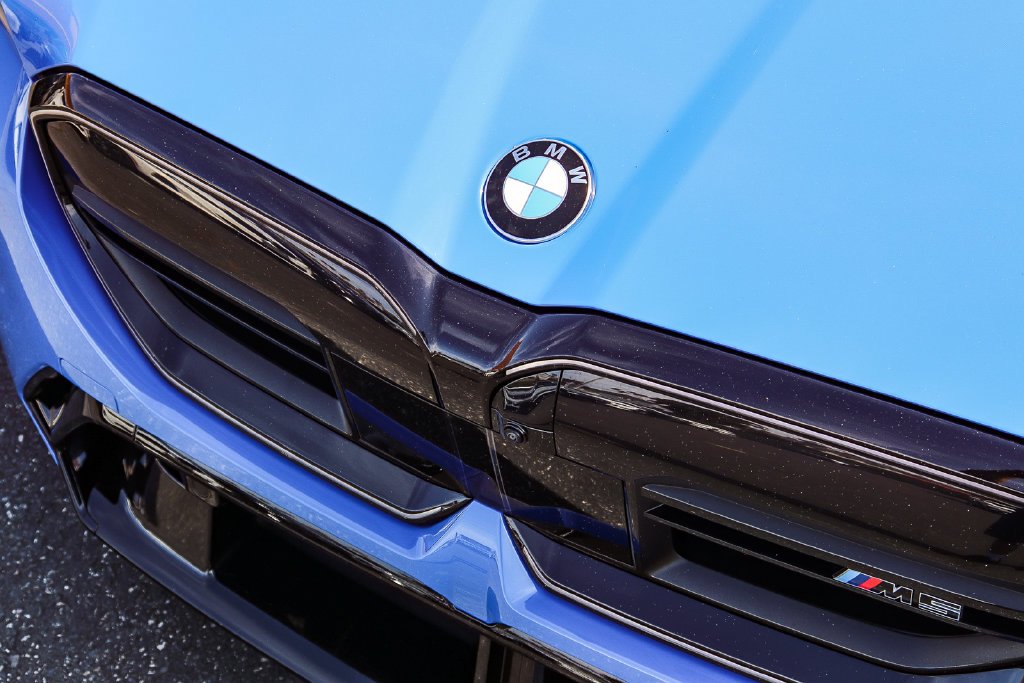 Used 2025 Santorini Blue BMW Base image 11