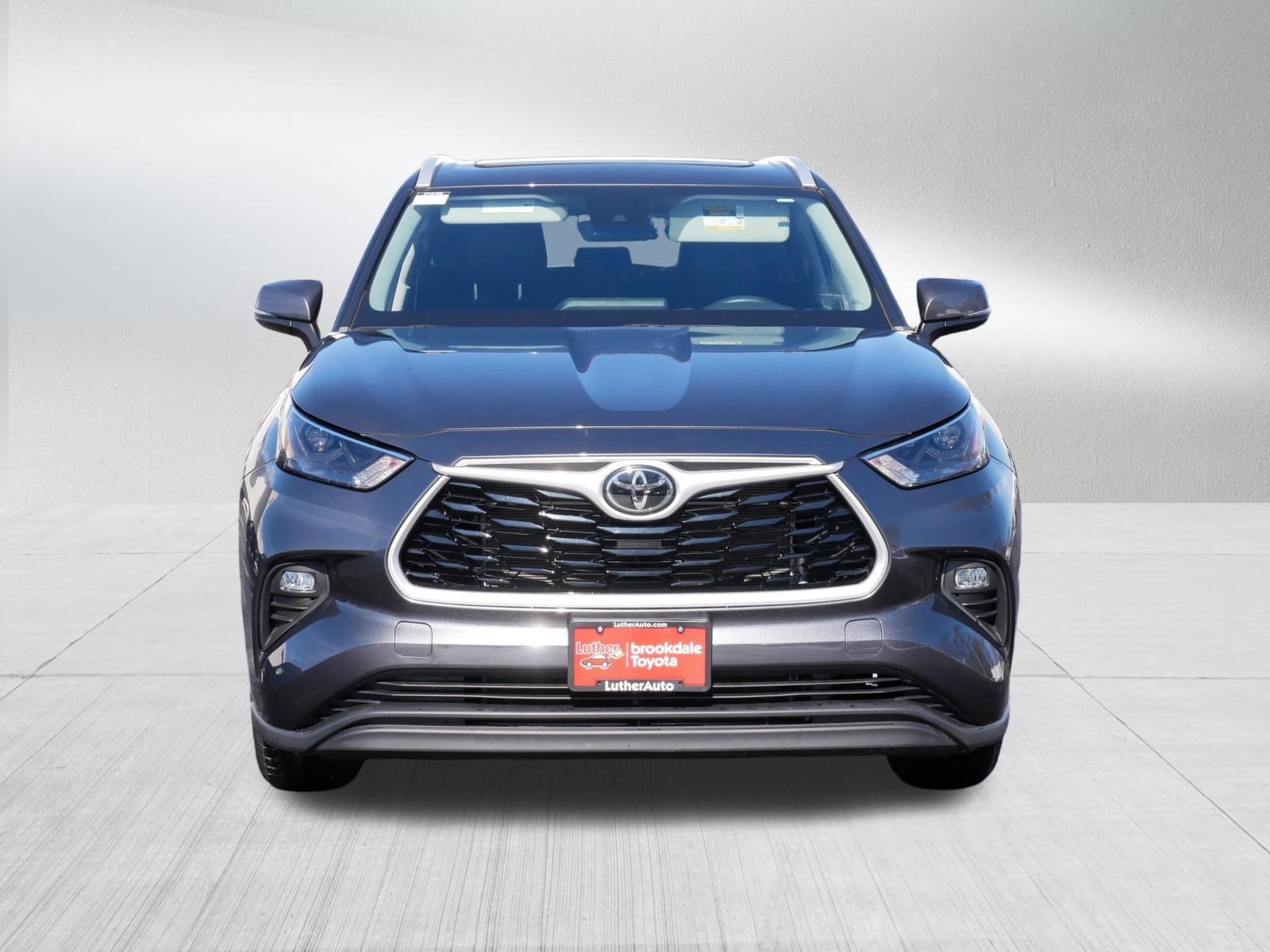 Used 2023 Toyota Highlander XLE with VIN 5TDKDRBH7PS012965 for sale in Brooklyn Center, Minnesota