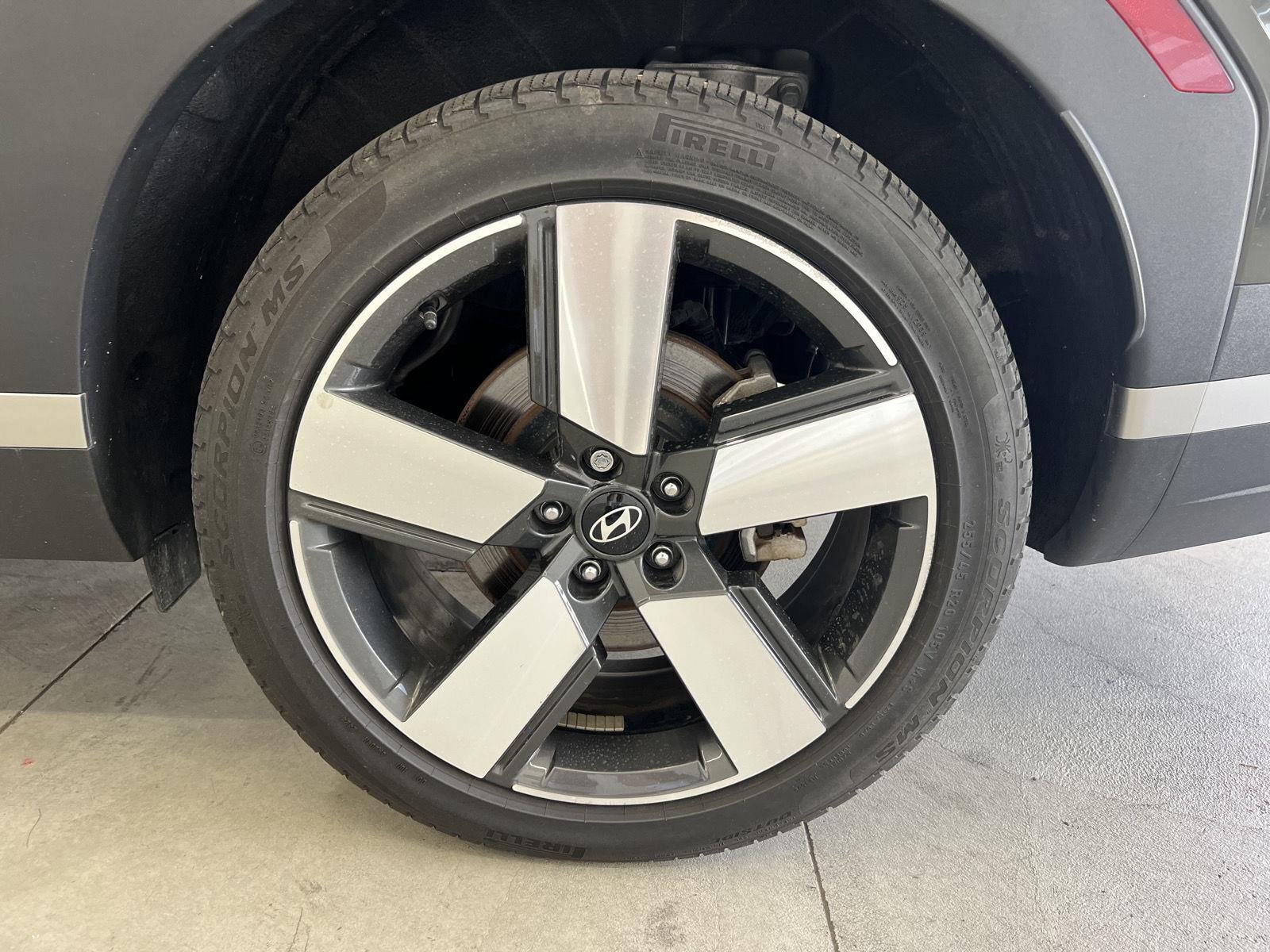 Used 2024 Rockwood Green Hyundai Limited image 10