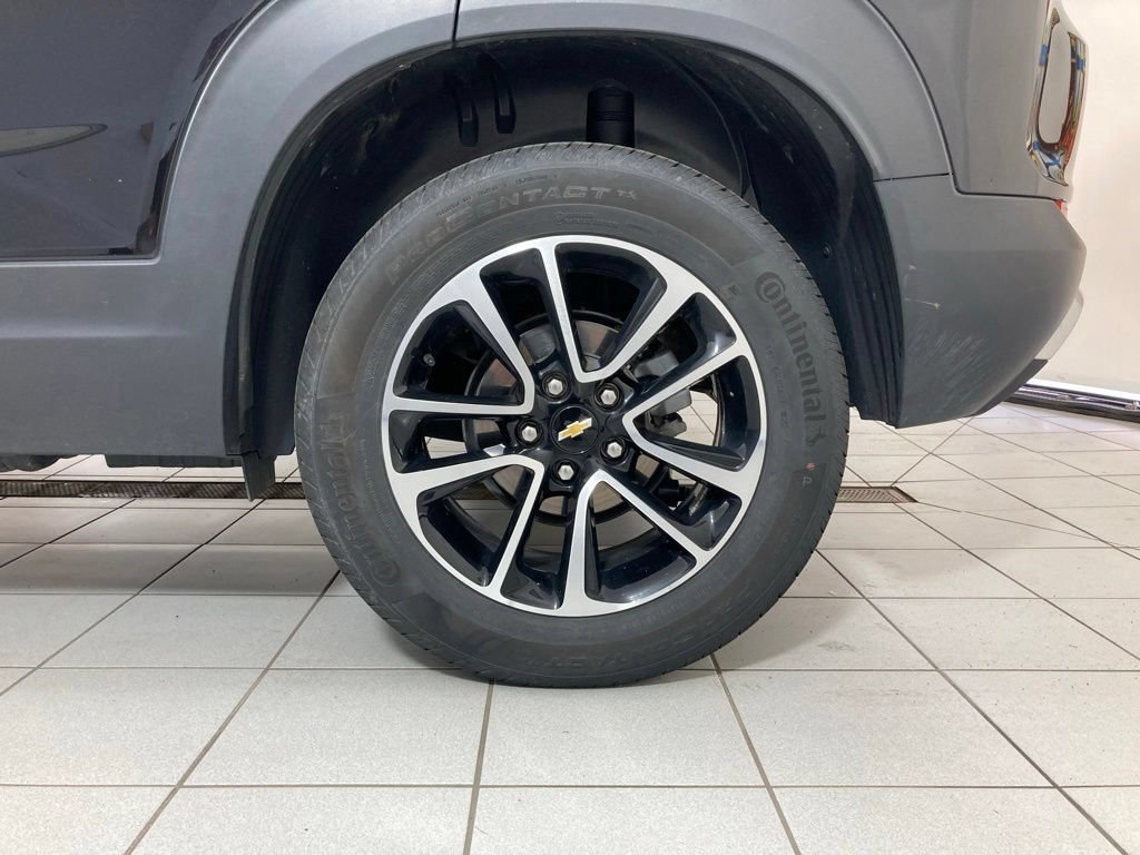Used 2025 Mosaic Black Metallic Chevrolet LT image 24