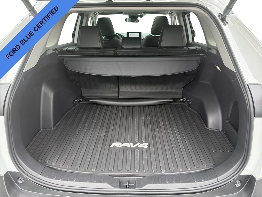 Used 2025 Beige Toyota XLE Premium image 16