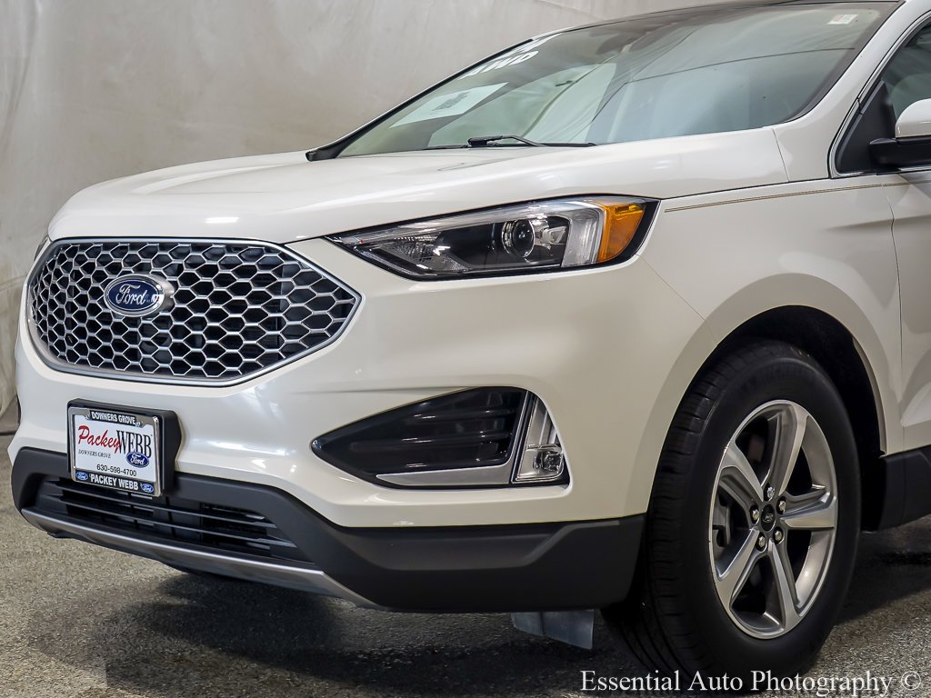 Certified Used 2024 White Metallic Ford SEL image 3