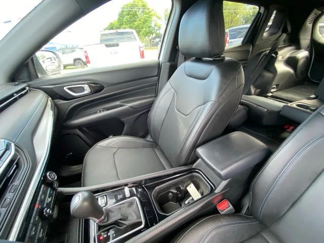 Used 2025 White Jeep Limited image 11