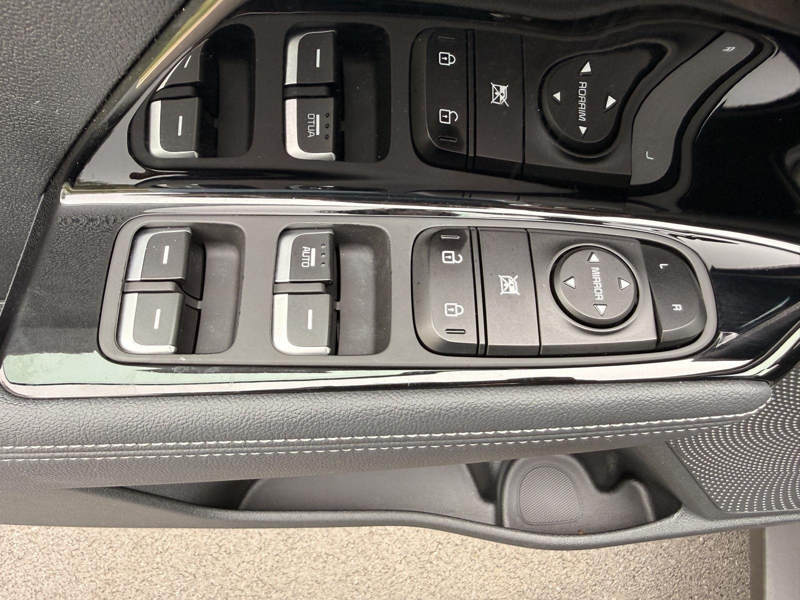 Used 2022 Steel Gray Kia LXS image 13