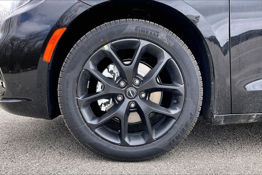 New 2026 Chrysler Pacifica Select 4D Passenger Van