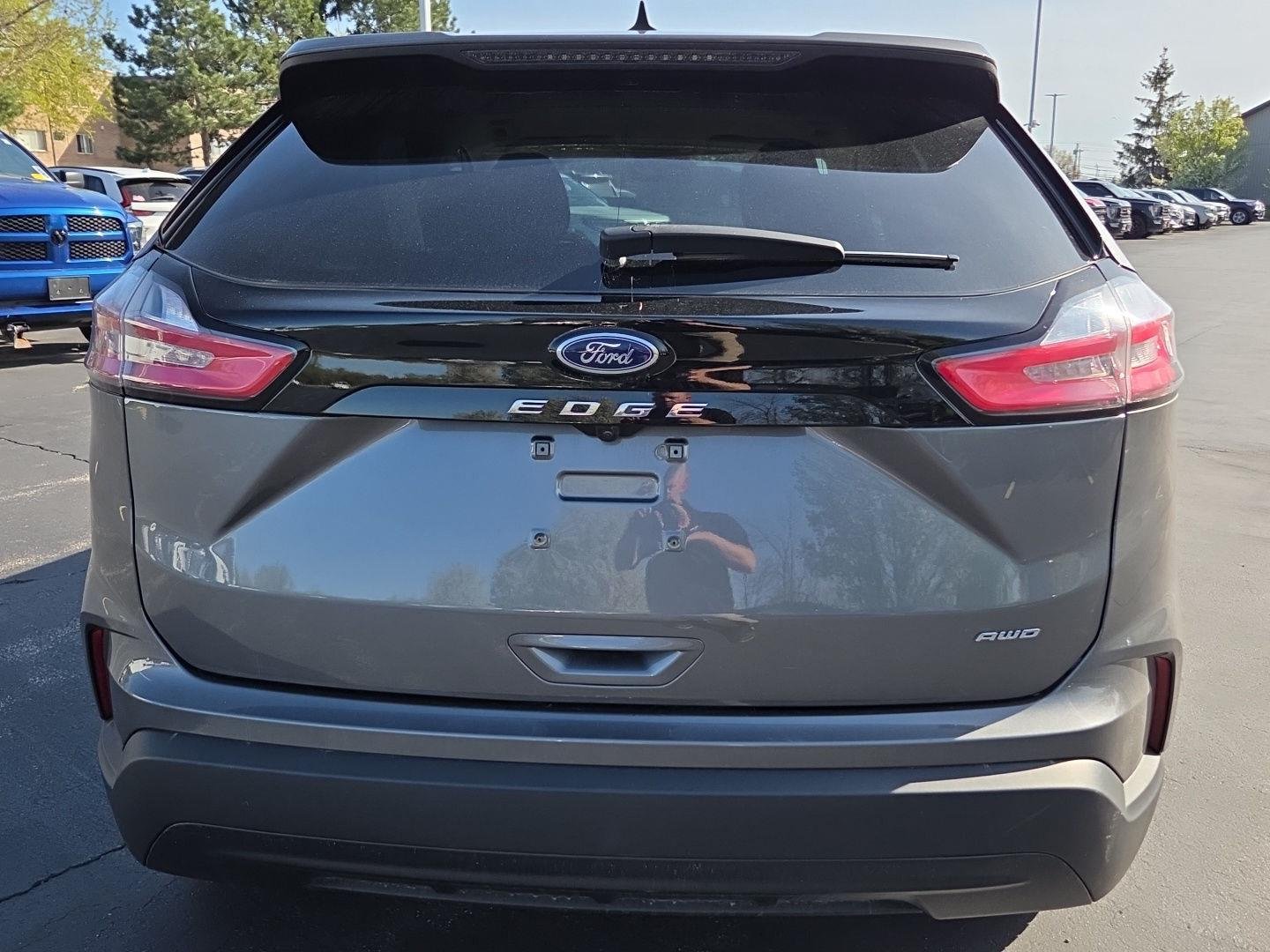 Used 2024 Carbonized Gray Metallic Ford SE image 3