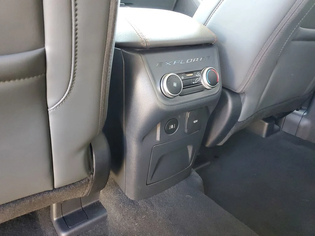 Used 2026 Vapor Blue Metallic Ford Active image 26