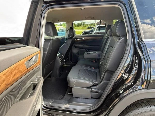 New 2026 Black Volkswagen 2.0T SE image 10