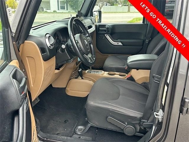 Used 2014 Gray Jeep Unlimited Sahara image 14