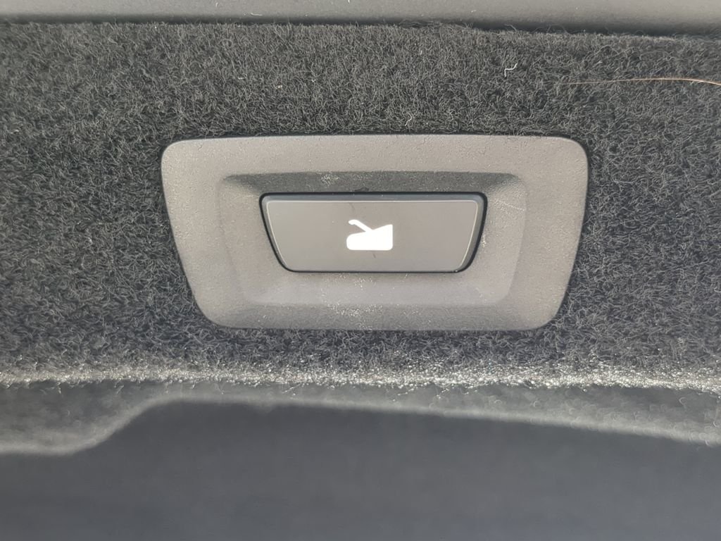 Used 2024 Red Lucid Touring image 9