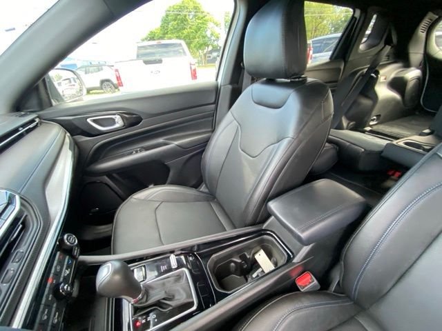 Used 2025 White Jeep Limited image 11