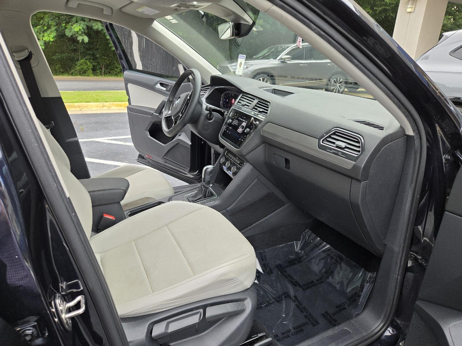Used 2020 Deep Black Pearl Volkswagen SEL image 15