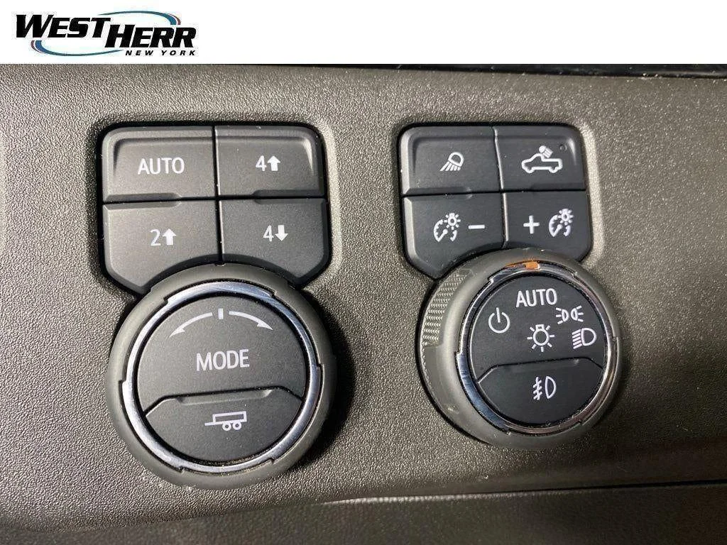 Used 2022 Summit White Chevrolet 4WD Crew Cab Short Bed RST image 34