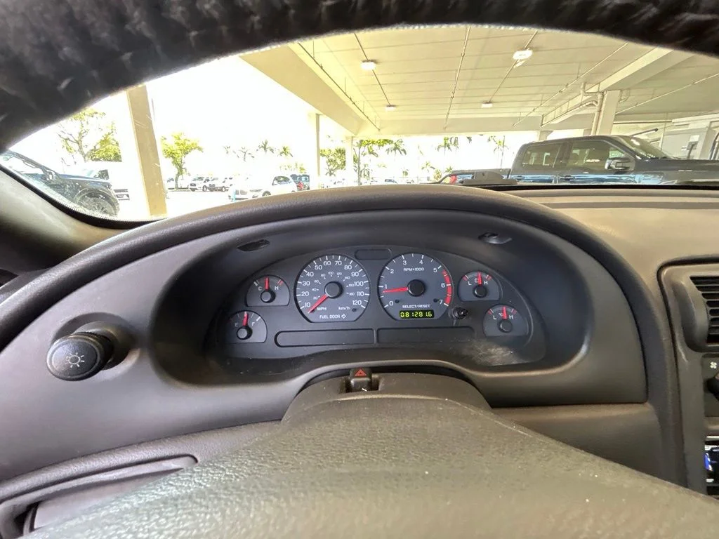 Used 2003 Red Ford V6 image 31