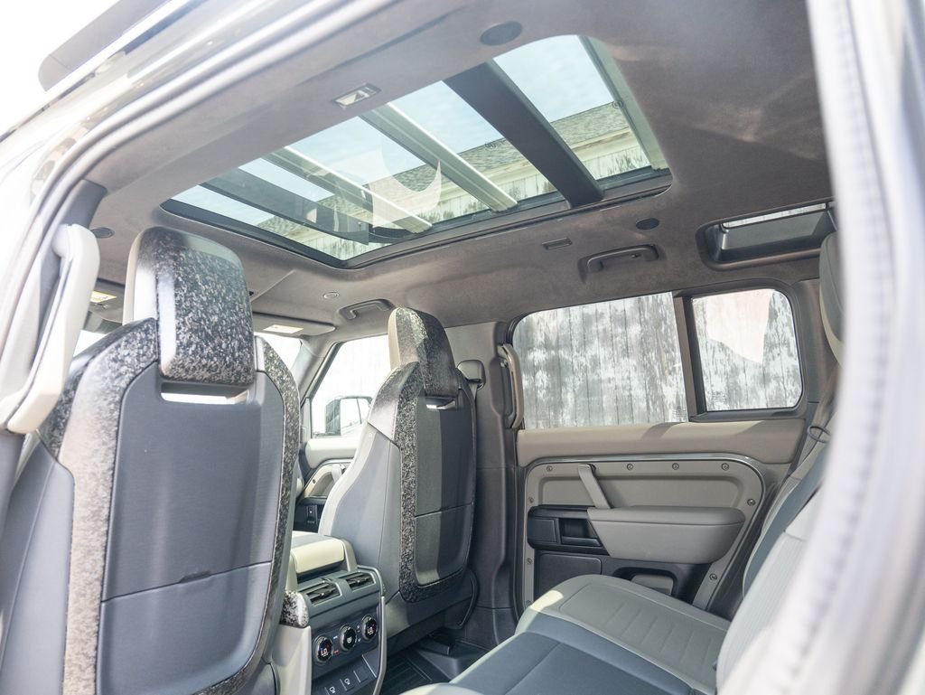 Used 2025 Green Land Rover OCTA image 34