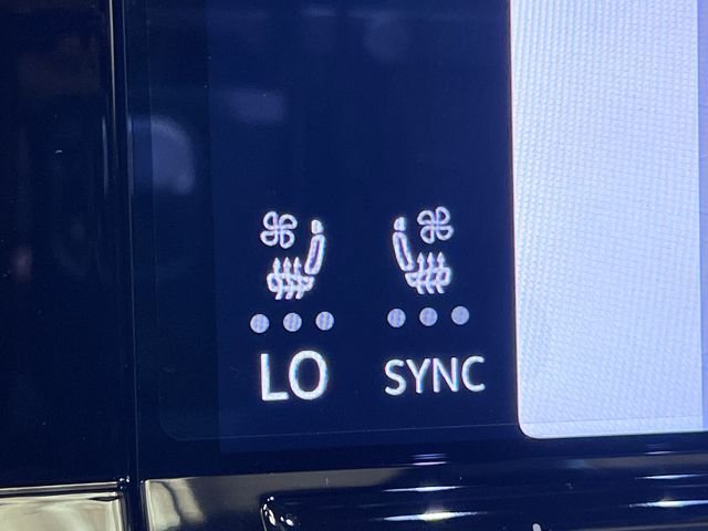 New 2026 White Volkswagen SE w/Technology image 19