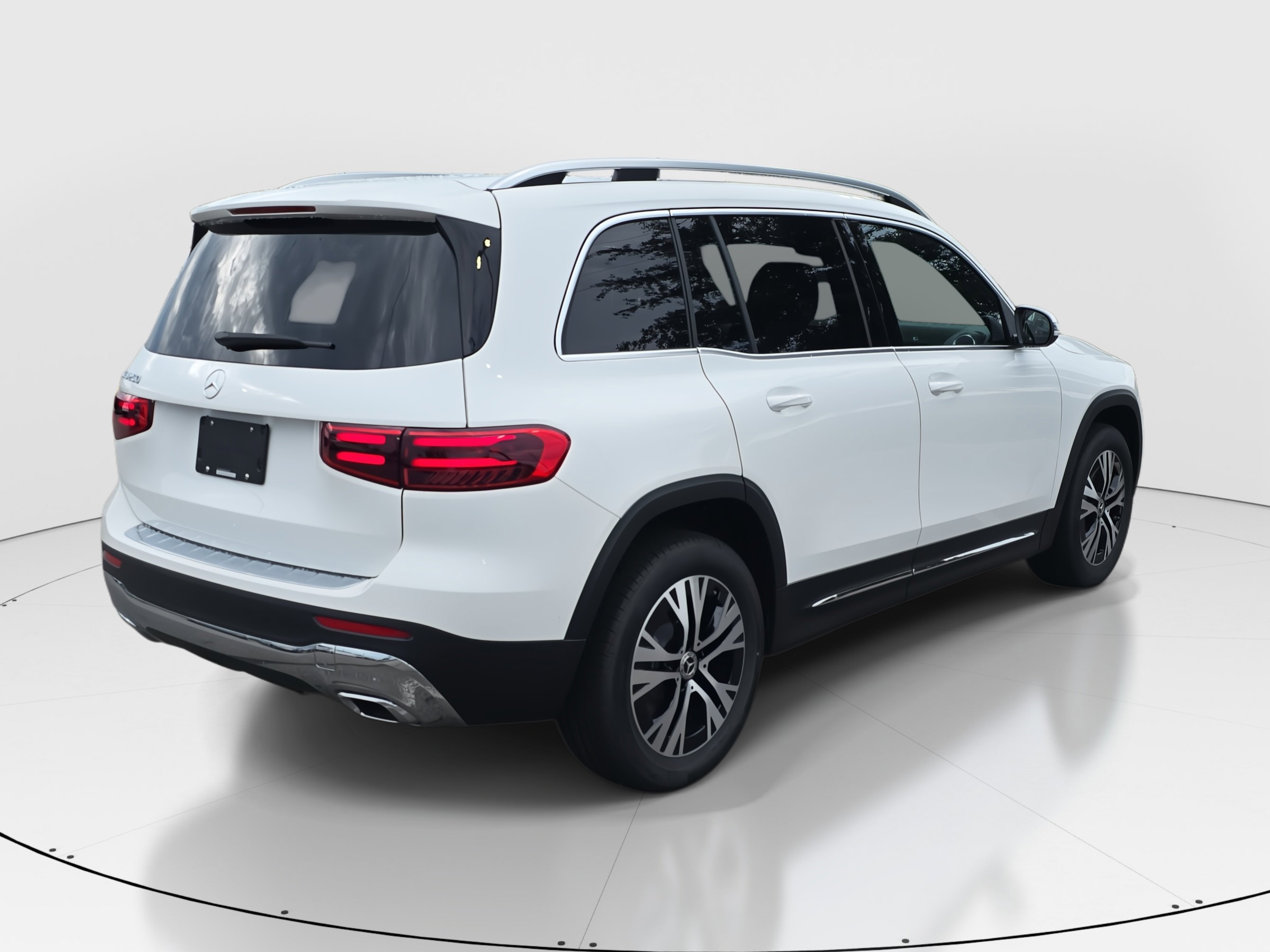 New 2025 Polar White Mercedes-Benz GLB250 image 5