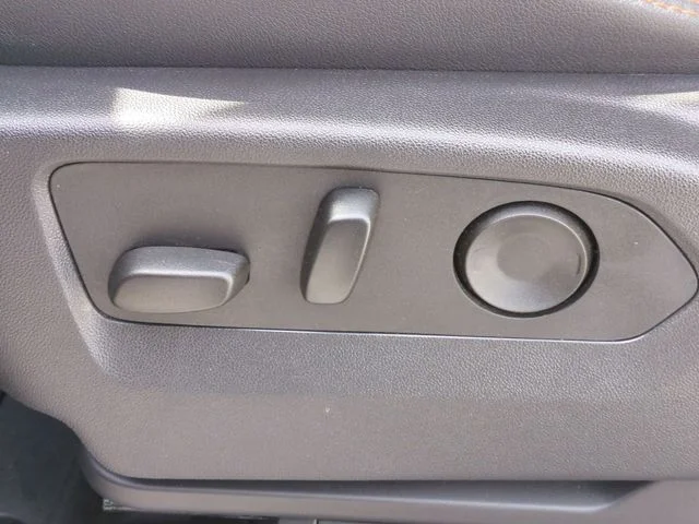 Used 2025 White GMC AT4 image 15