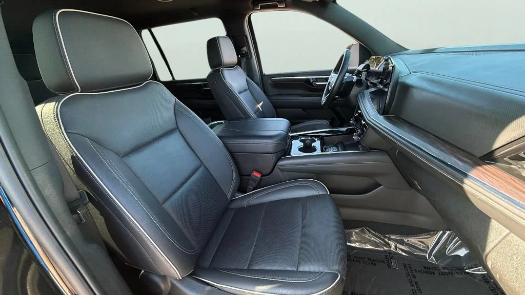 Used 2025 Black Chevrolet Premier image 35